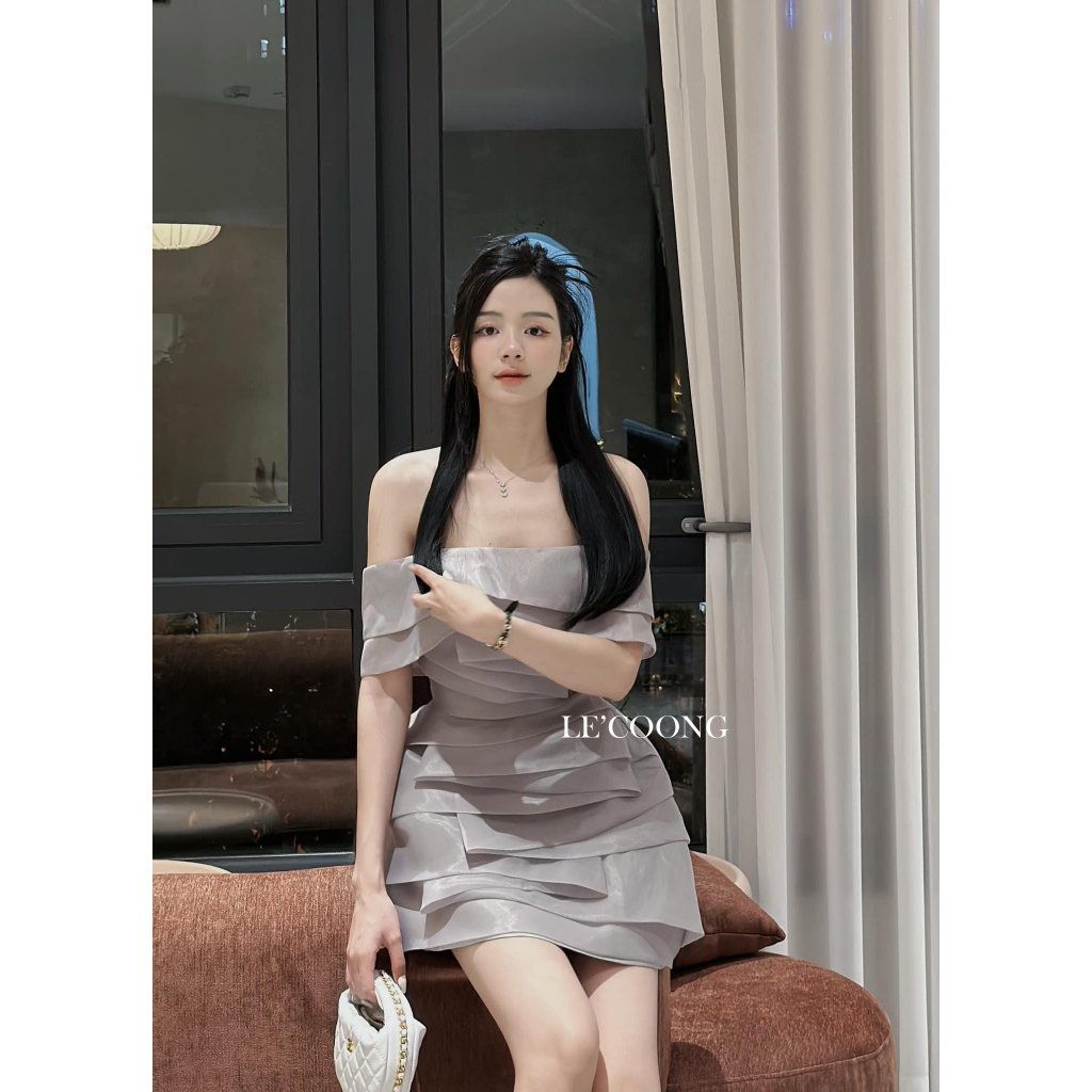 Ảnh Váy Trễ Vai Dáng Ngắn LECOONG V464 Đầm Dự Tiệc Chất Tơ Xếp Tầng Xám Be 3