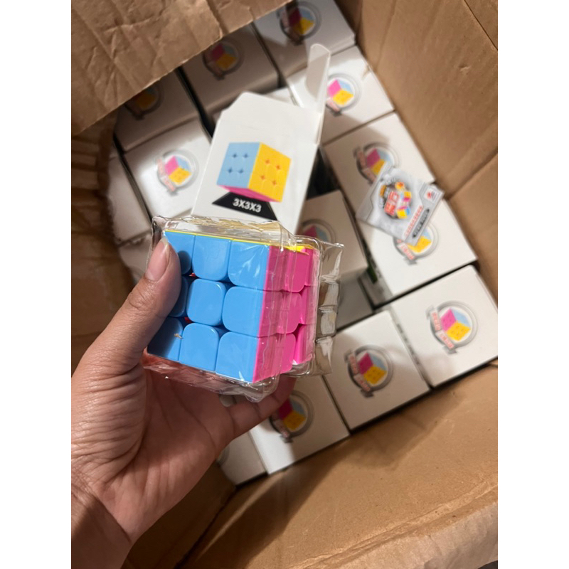 Rubic 3x3 hàng xịn trơn rất dễ xoay ko rít tí nào ạ | Shopee Việt Nam