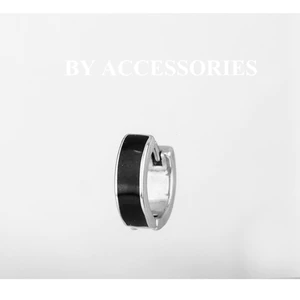 Bông tai titan nam nữ unisex kiểu trơn sơn nửa đen không gỉ UE2304