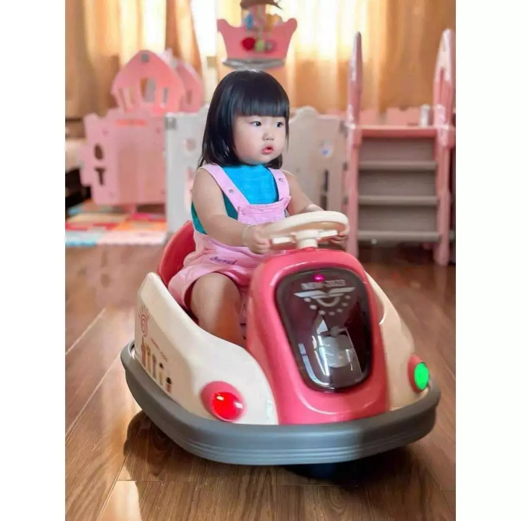 Xe Xoay Táo 360 độ mẫu mới 2023 có kèm điều khiển và sạc điện - Kho Sỉ Hòa Đỗ