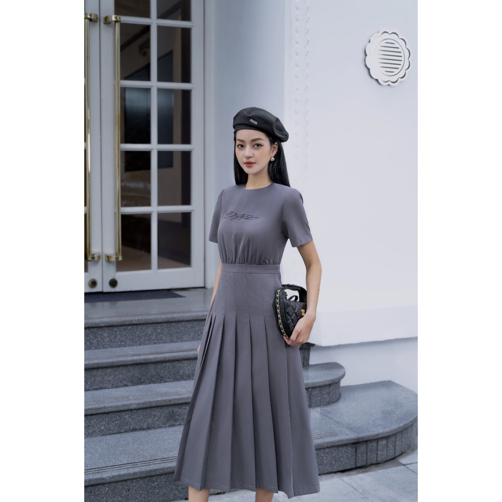 Đầm thiết kế JM Dress Design thêu cổ tròn nhún eo xếp ly chân 1F30.2309PL