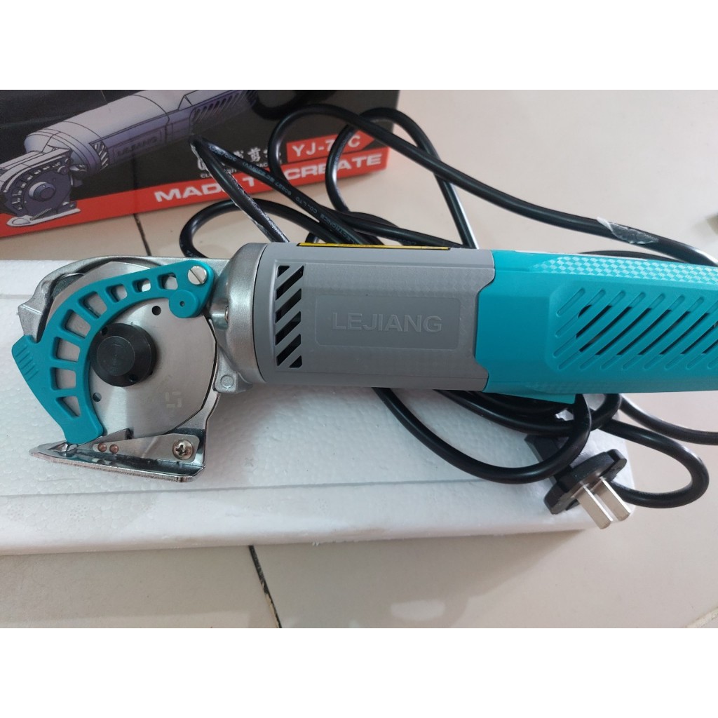 Máy Cắt Vải Cầm Tay LeJiang YJ-70C – Nhỏ Gọn Thuận Tiện