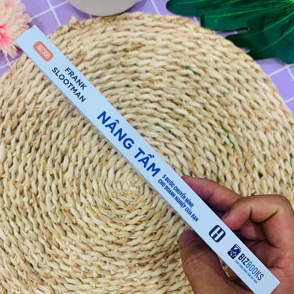 Sách Nâng Tầm - 5 Bước Chuyển Mình Cho Doanh Nghiệp Của Bạn - Đưa Doanh Nghiệp Cất Cánh Mạnh Mẽ Trên Thương Trường