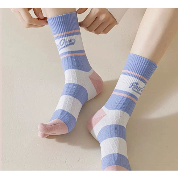 Vớ Tất thể thao xỏ ngón cổ cao Nam Nữ phong cách trẻ trung, năng động.