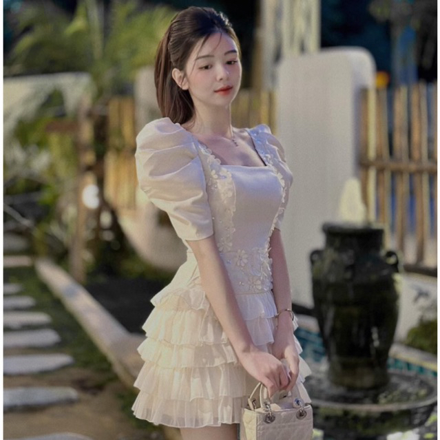 MIU.STUDIO | Đầm tafta cổ vuông tay bồng đính hoa xếp tầng sang chảnh
