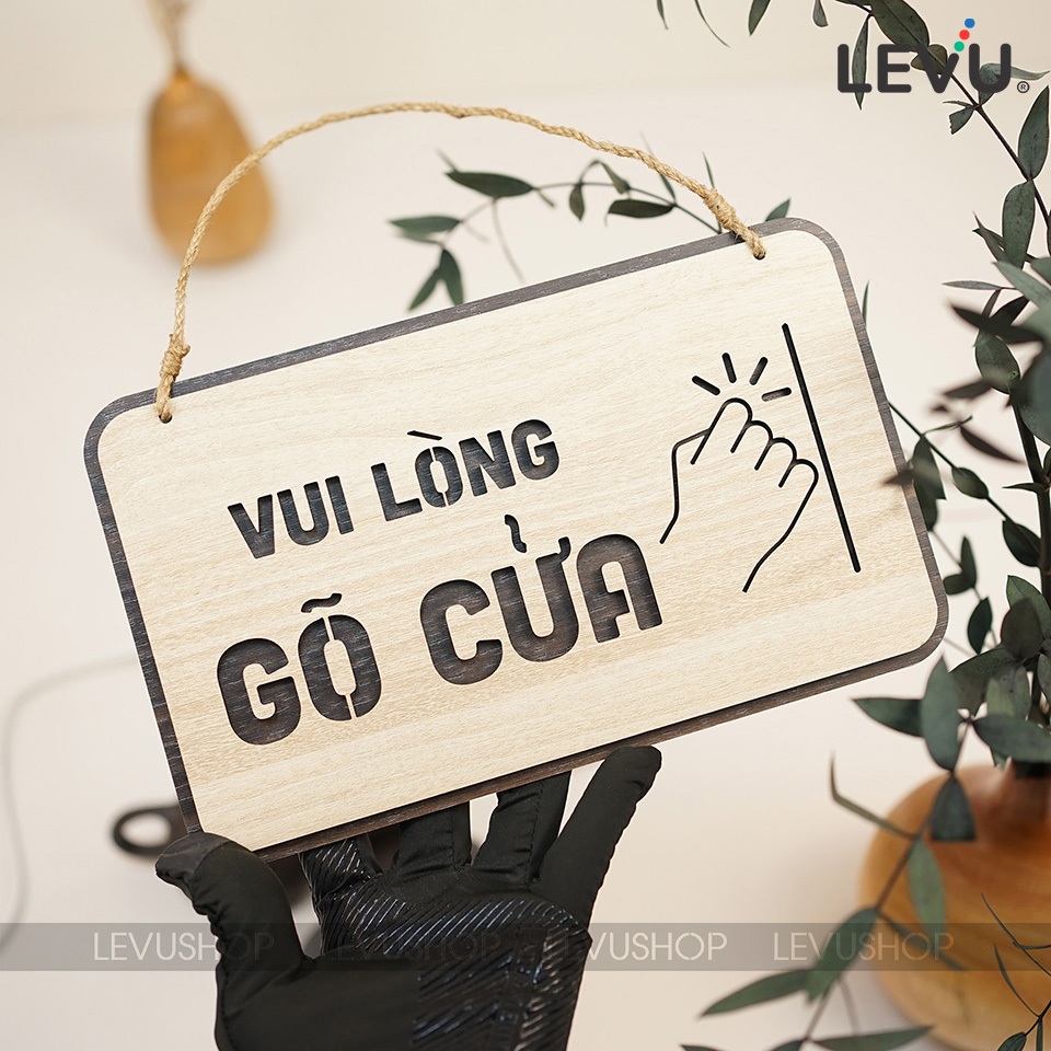 Bảng gỗ treo trang trí vui lòng gõ cửa LEVU-BG42