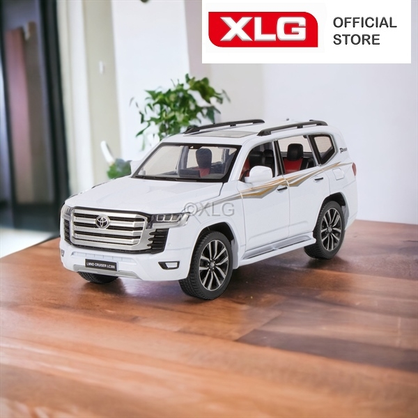 Ảnh Mô hình xe ô tô Toyota Land Cruiser VXR V8 LC300 1:24 cao cấp kèm đế 1