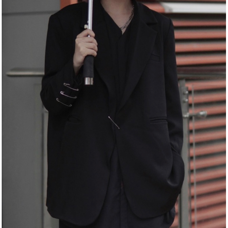 Áo khoác Blazer Unisex Zune.zx, đen form rộng, Kugatsu Áo khoác Blazer Unisex Zune.zx, đen form rộng, Kugatsu