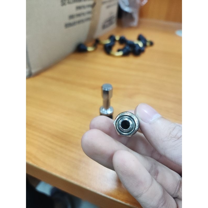 Van lốp xe không săm cho xe máy (thẳng - đầu chụp thép), dài 48mm, 43mm