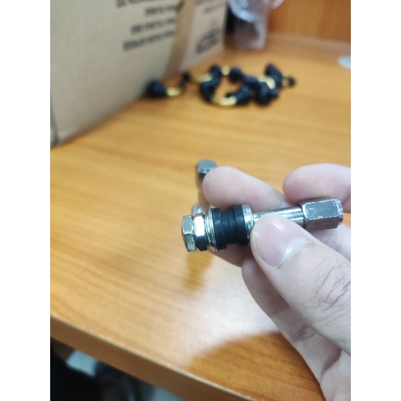 Van lốp xe không săm cho xe máy (thẳng - đầu chụp thép), dài 48mm, 43mm