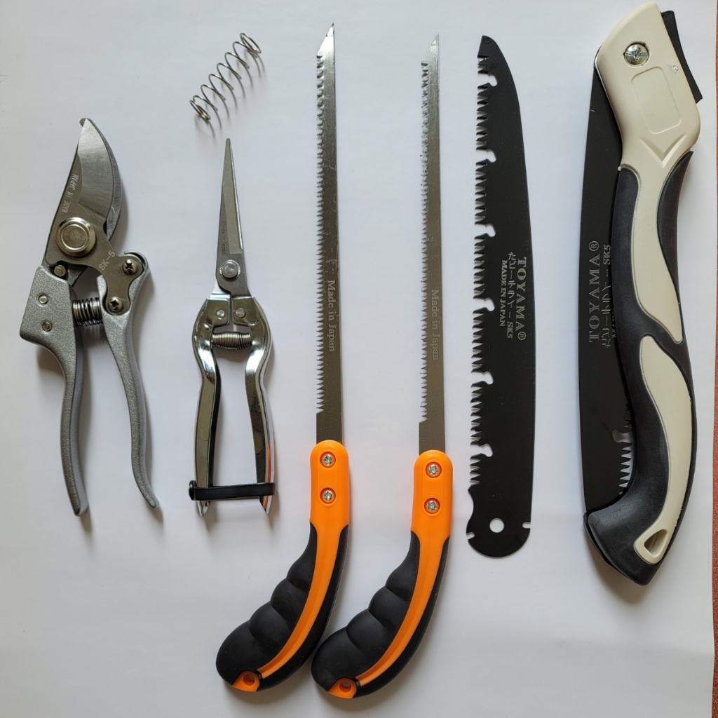Combo Dụng Cụ Làm Vườn Cây Cảnh Nhật Bản (Kéo Cắt Cành Kéo Tỉa Đỏ Cưa Gập và Cưa Lách New) Dụng Cụ Nông Nghiệp GD Smart
