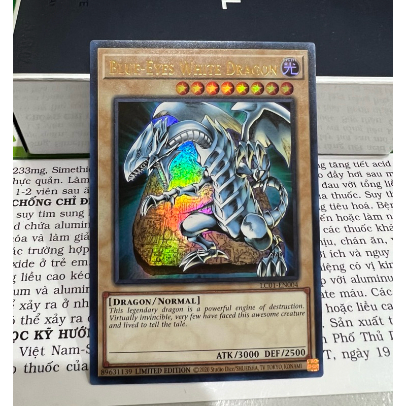 Thẻ bài Yugioh Blue Eyes White Dragon LC01EN004 Rồng Trắng Mắt Xanh