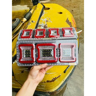 Đèn led hậu sau xe ô tô, xe tải hình ô vuông 3 ô và 4 ô dùng điện 12v và 24v