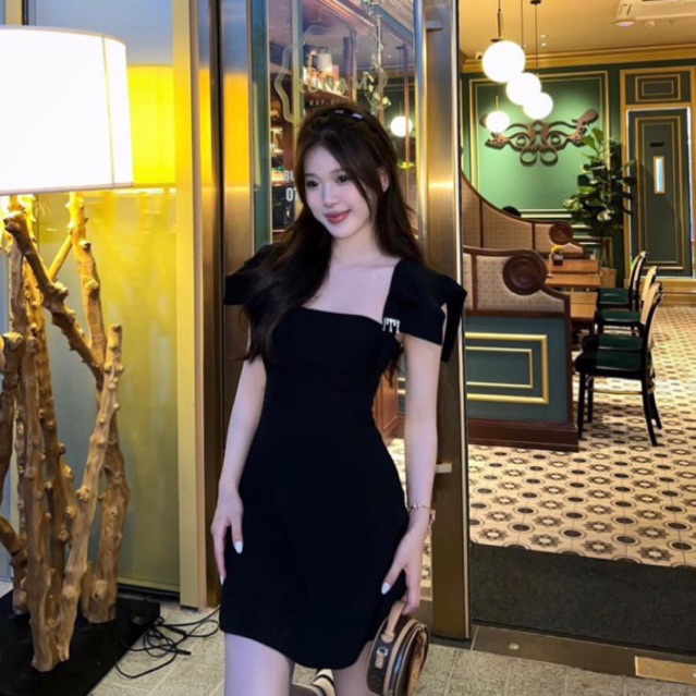 MIU.STUDIO | Váy chiết eo 2S bản to cổ vuông đính đá tôn dáng sang chảnh