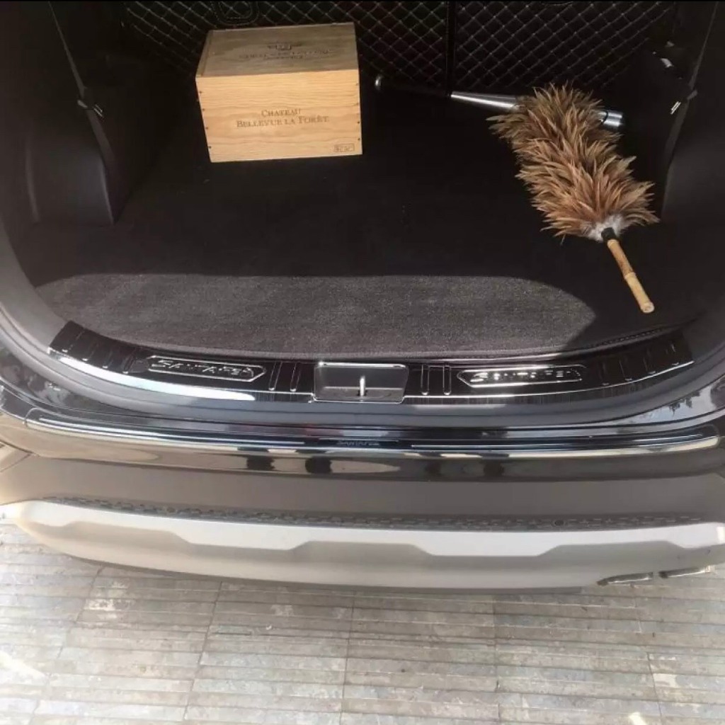 Ốp chống trầy cốp xe Hyundai Santafe 2019-2023, Mẫu Titan và Carbon ,Chống xước, bảo vệ thành cốp