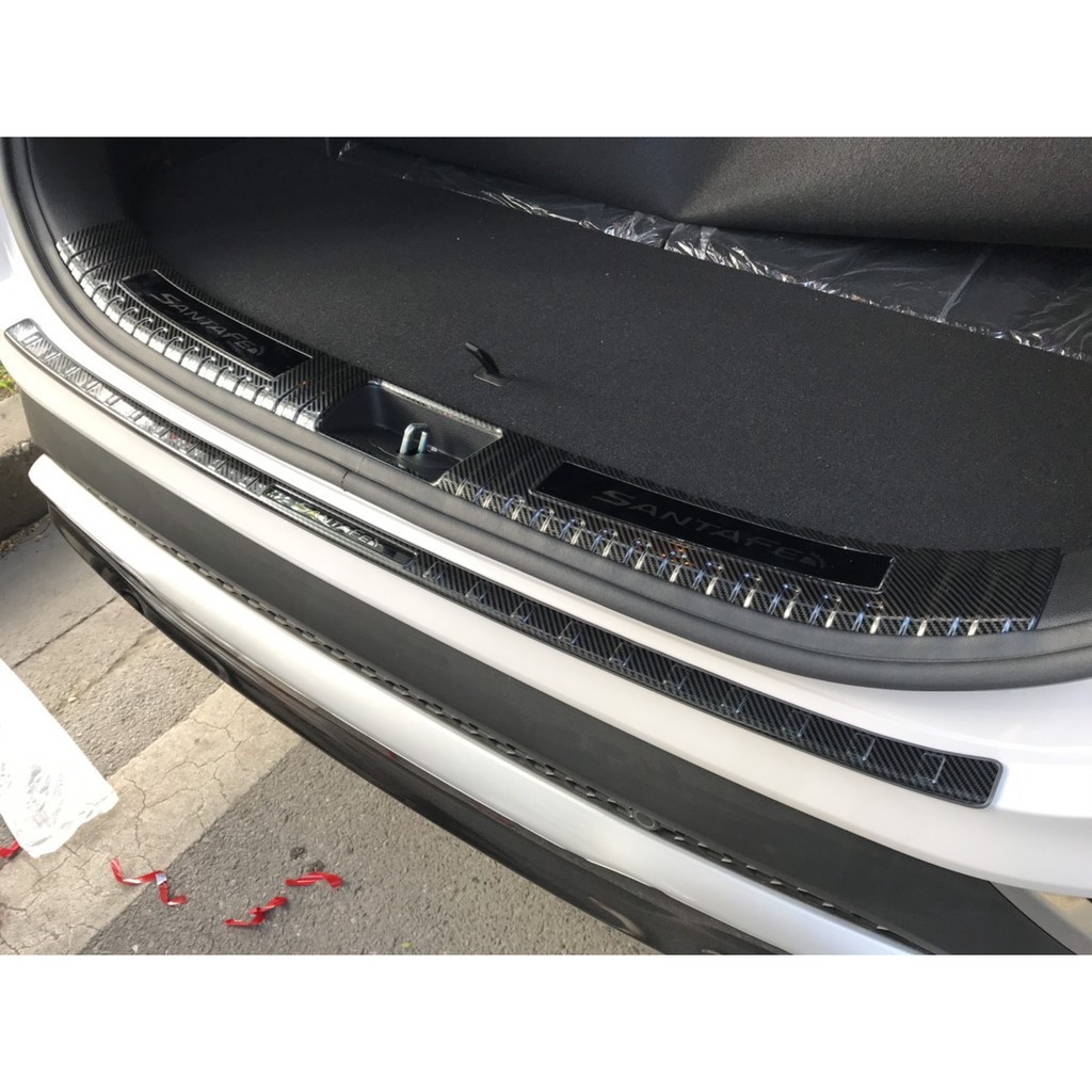 Ốp chống trầy cốp xe Hyundai Santafe 2019-2023, Mẫu Titan và Carbon ,Chống xước, bảo vệ thành cốp