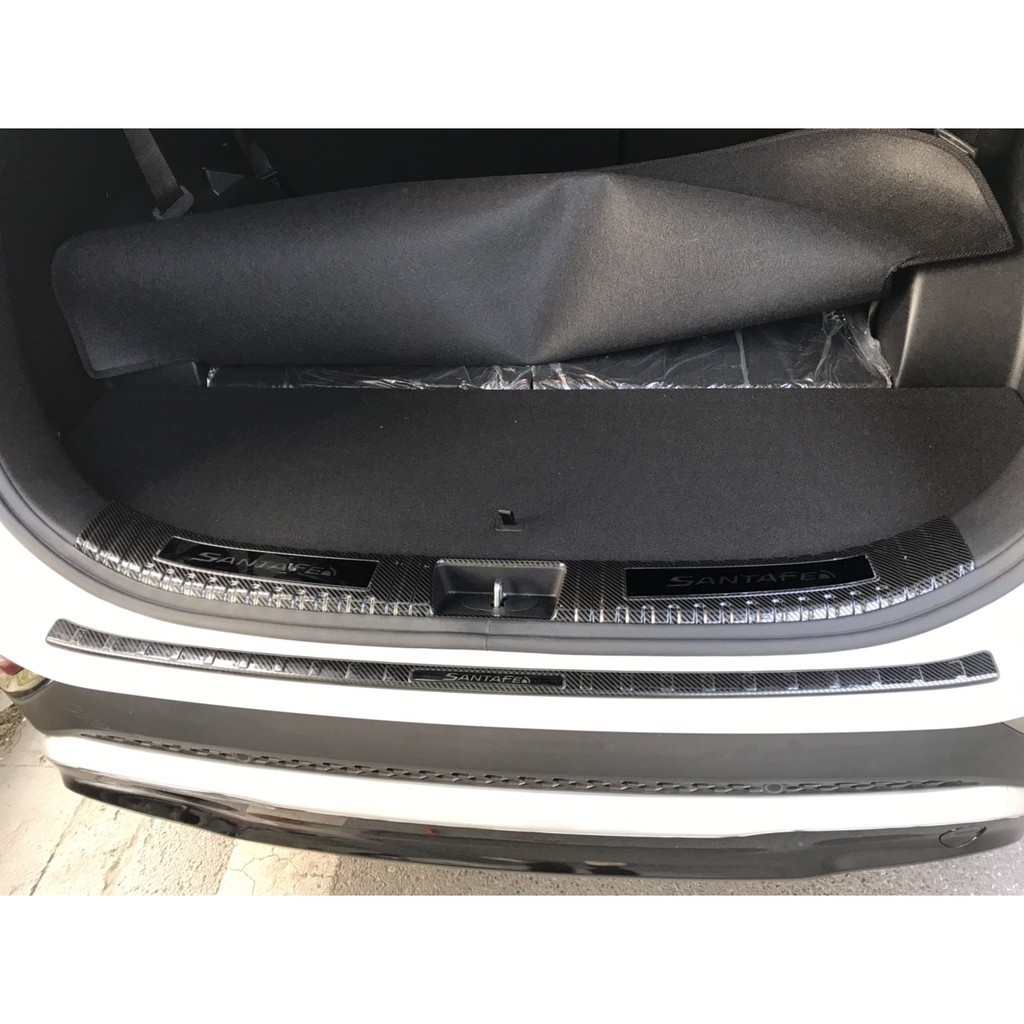 Ốp chống trầy cốp xe Hyundai Santafe 2019-2023, Mẫu Titan và Carbon ,Chống xước, bảo vệ thành cốp