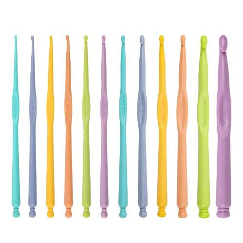 [Màu ngẫu nhiên] Kim móc len bằng nhựa nhiều màu 2.0 - 12mm