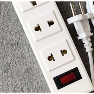 Ổ cắm điện có 4 lỗ cắm và dây dài 3m chống cháy chịu tải 2200W có nhíp đàn hồi cao cấp
