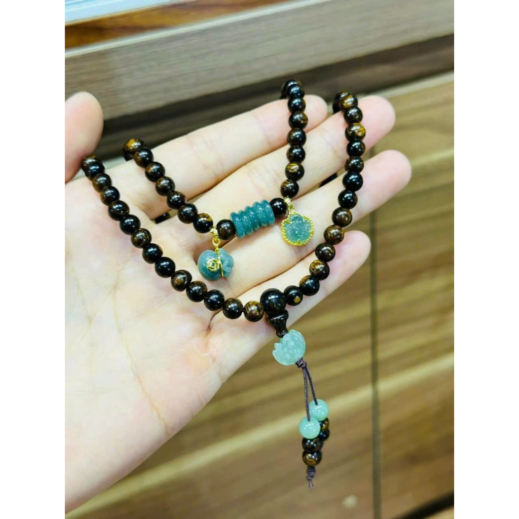 Vòng tay trầm hương sánh chìm 6 ly 108 hạt mix đá thạch anh cao cấp màu xanh kèm vàng 10 ka, dành cho nữ.