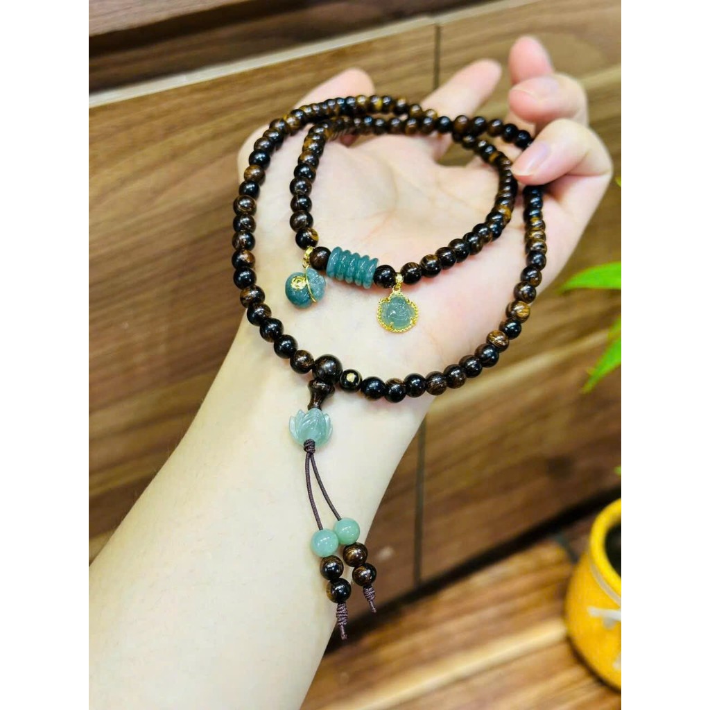 Vòng tay trầm hương sánh chìm 6 ly 108 hạt mix đá thạch anh cao cấp màu xanh kèm vàng 10 ka, dành cho nữ.