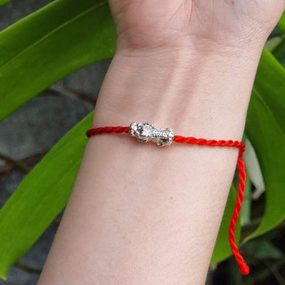 Vòng Tay Chỉ Đỏ Mix Tỳ Hưu Phong Thủy May Mắn - Charm Xi Sắt Mạ (Không Bạc) - Mộc Trầm Hương MTH