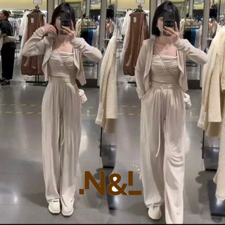 Set bộ đồ 3 món, Áo croptop hai dây, Áo khoác ngoài, Quần dài dáng xuông tôn dáng, sang trọng, quý phái