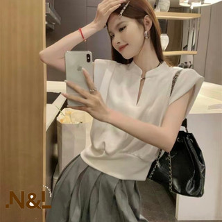 Sét áo cổ tàu, chân váy chữ A xẻ tà sang trọng lịch sự