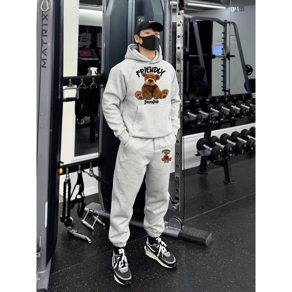 Bộ Nỉ Thể Thao Hoodie Phối Hoạ Tiết Gấu FRIENDLY Sành Điệu, Chất Liệu Nỉ Ngoại Mềm Mịn Thấm Hút Mồ Hôi Cực Tốt