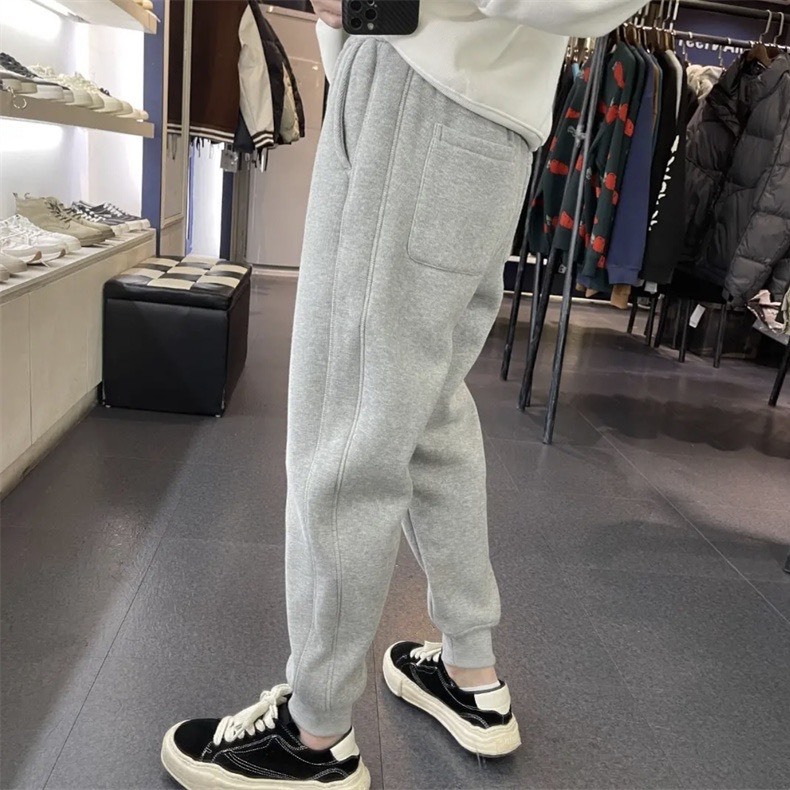 Quần Nỉ Thể Thao Jogger Phối Hoạ Tiết Chữ C Sành Điệu, Chất Liệu Nỉ Ngoại Mềm Mịn Thấm Hút Mồ Hôi Cực Tốt