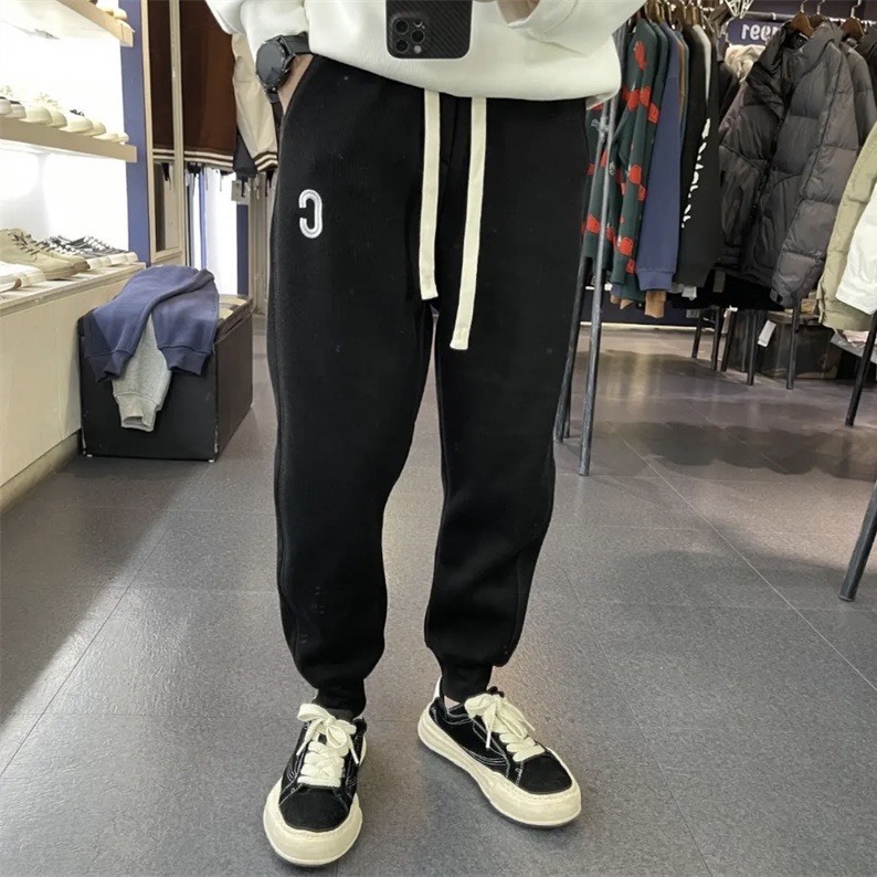 Quần Nỉ Thể Thao Jogger Phối Hoạ Tiết Chữ C Sành Điệu, Chất Liệu Nỉ Ngoại Mềm Mịn Thấm Hút Mồ Hôi Cực Tốt
