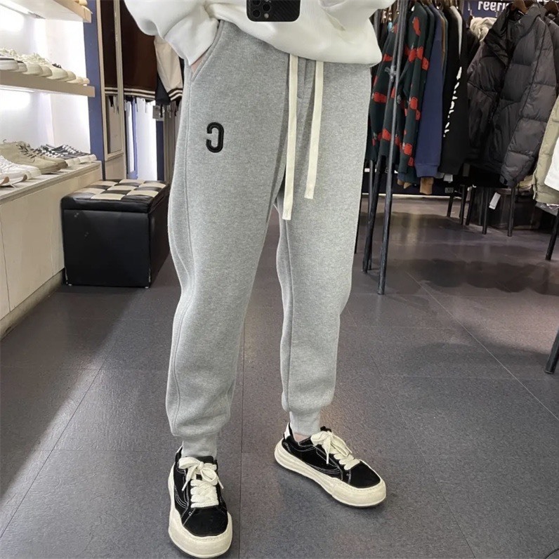 Quần Nỉ Thể Thao Jogger Phối Hoạ Tiết Chữ C Sành Điệu, Chất Liệu Nỉ Ngoại Mềm Mịn Thấm Hút Mồ Hôi Cực Tốt