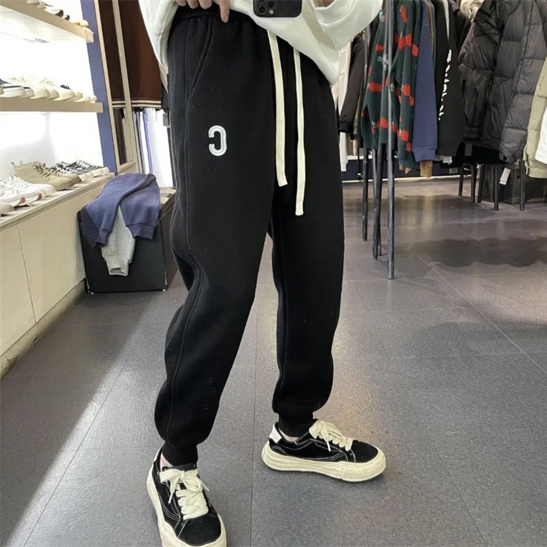 Quần Nỉ Thể Thao Jogger Phối Hoạ Tiết Chữ C Sành Điệu, Chất Liệu Nỉ Ngoại Mềm Mịn Thấm Hút Mồ Hôi Cực Tốt