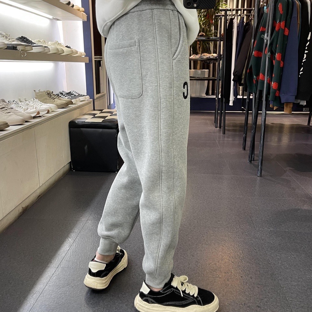 Quần Nỉ Thể Thao Jogger Phối Hoạ Tiết Chữ C Sành Điệu, Chất Liệu Nỉ Ngoại Mềm Mịn Thấm Hút Mồ Hôi Cực Tốt