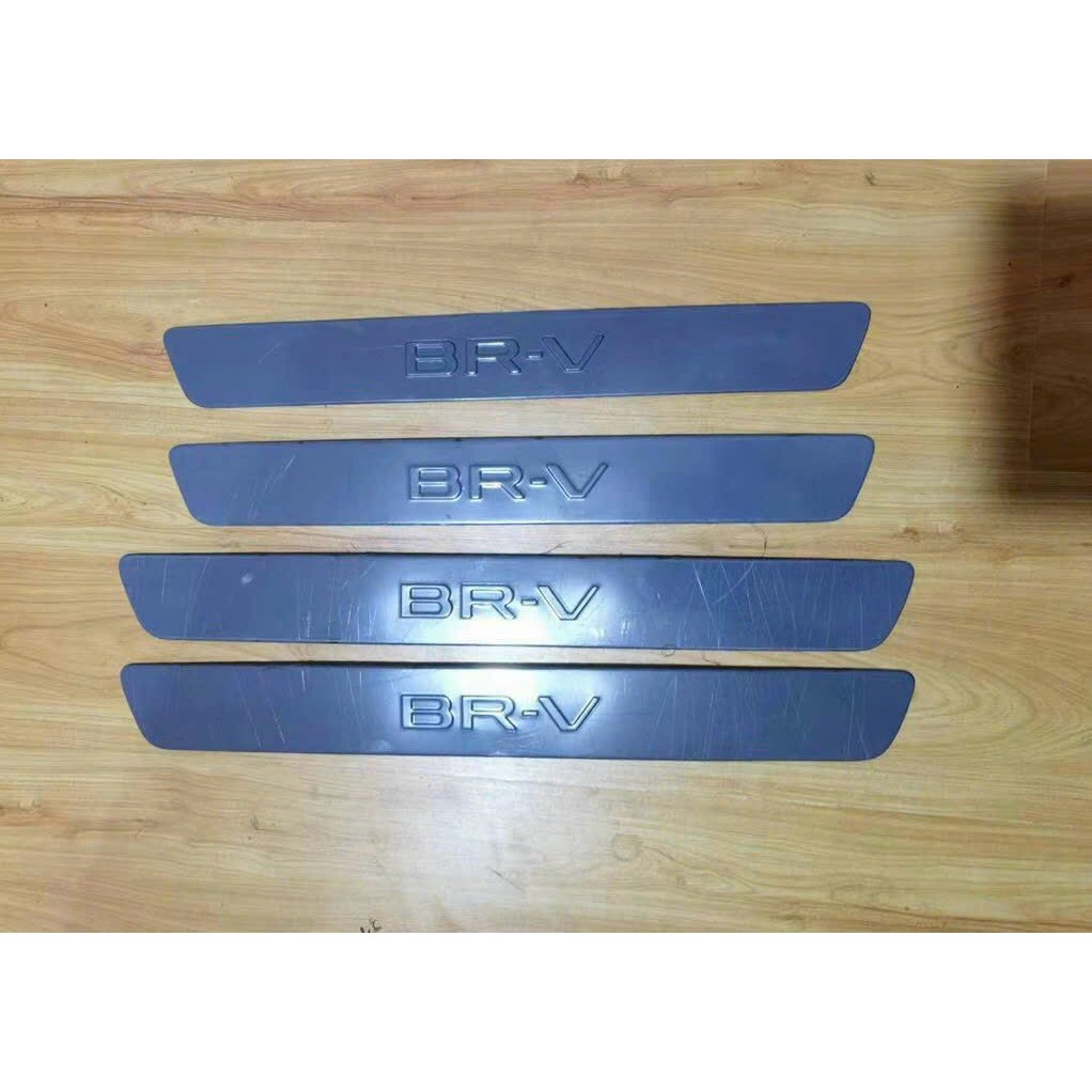 Ốp bậc cửa xe Honda BRV 2023, Nẹp bước chân Chất liệu Titan cao cấp. Bộ 8 miếng chống xước cửa