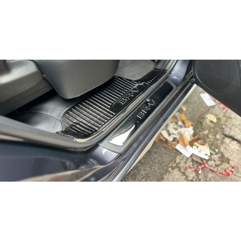 Ốp bậc cửa xe Honda BRV 2023, Nẹp bước chân Chất liệu Titan cao cấp. Bộ 8 miếng chống xước cửa