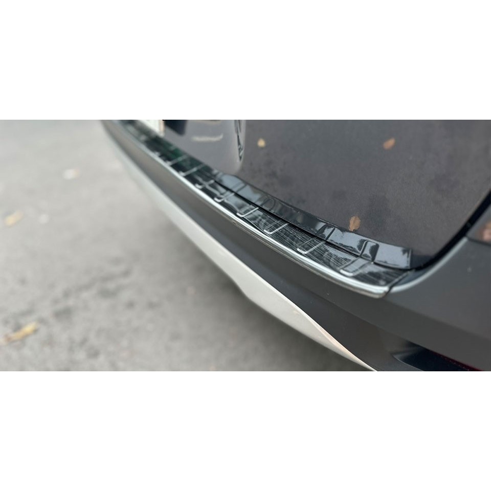 Ốp chống trầy cốp xe Honda BRV 2023, Mẫu hợp kim Titan,Chống xước, chống trượt hiệu quả