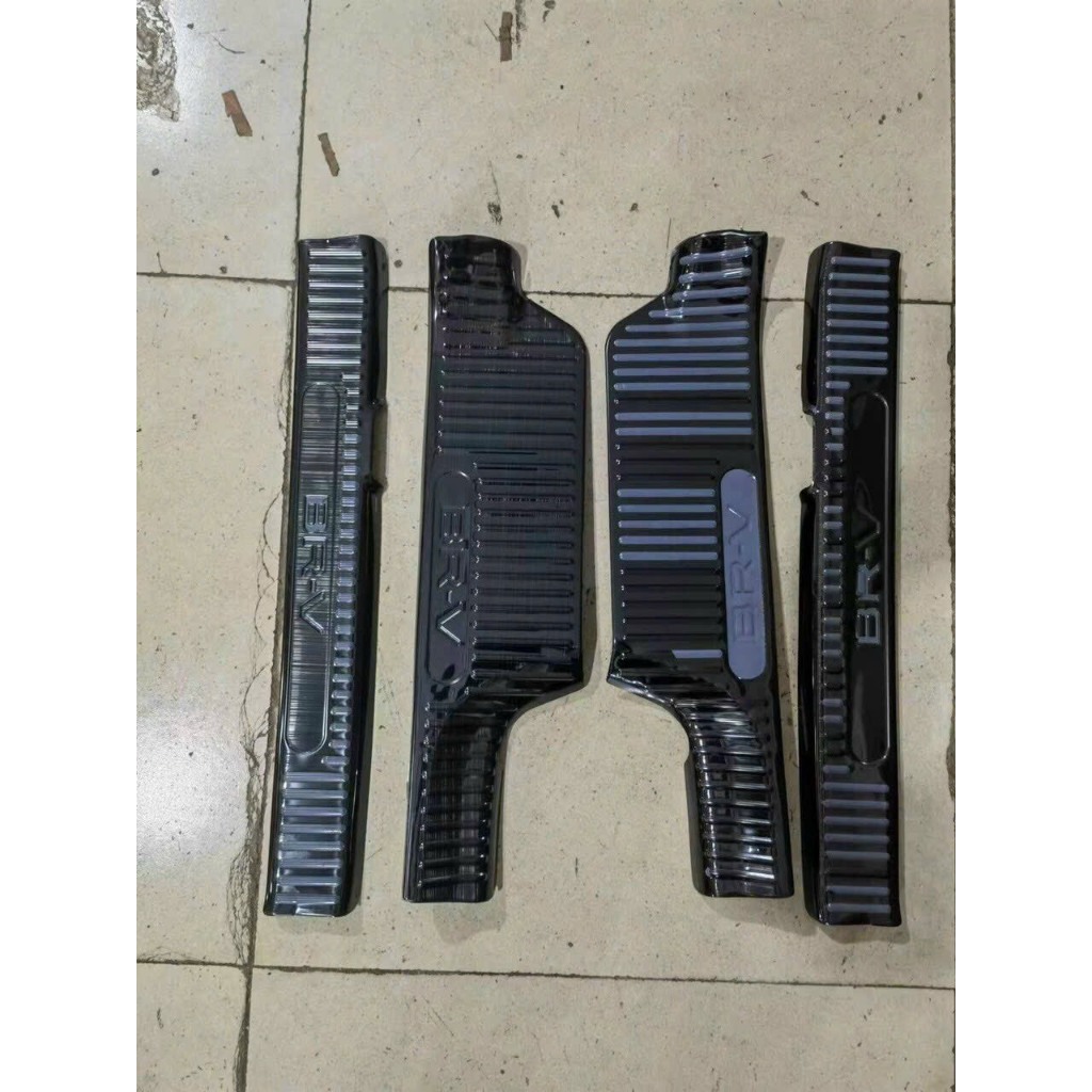 Ốp bậc cửa xe Honda BRV 2023, Nẹp bước chân Chất liệu Titan cao cấp. Bộ 8 miếng chống xước cửa