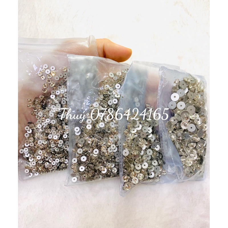 Hạt đá kết lỗ giữa