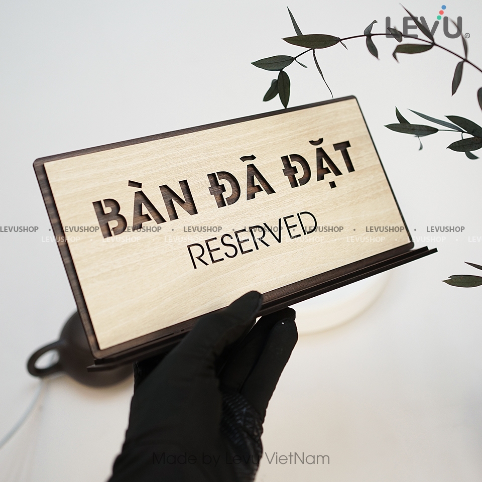 Bảng gỗ bàn đã đặt reserved trang trí nhà hàng quán ăn có chân đế để bàn LEVU-BG44
