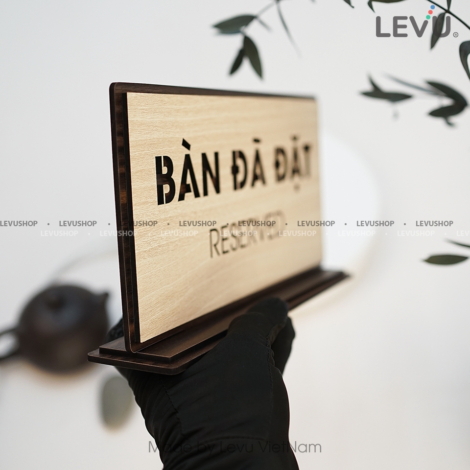 Bảng gỗ bàn đã đặt reserved trang trí nhà hàng quán ăn có chân đế để bàn LEVU-BG44