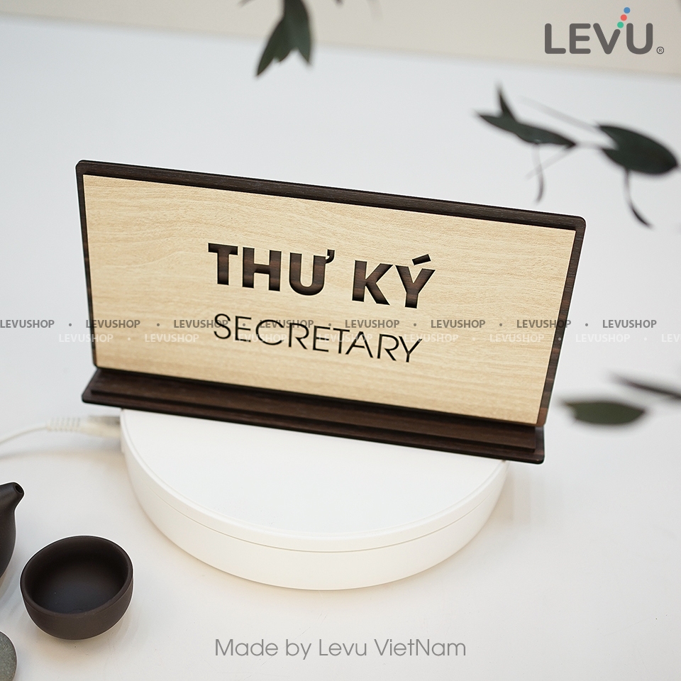 Bảng chức danh để bàn thư ký secretary bằng gỗ LEVU-BG49
