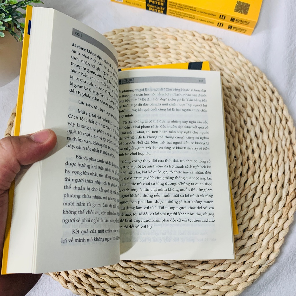 Sách Định Luật Peter: Những Quy Luật Tâm Lý Thao Túng Suy Nghĩ Và Hành Động Của Chúng Ta - Bizbooks