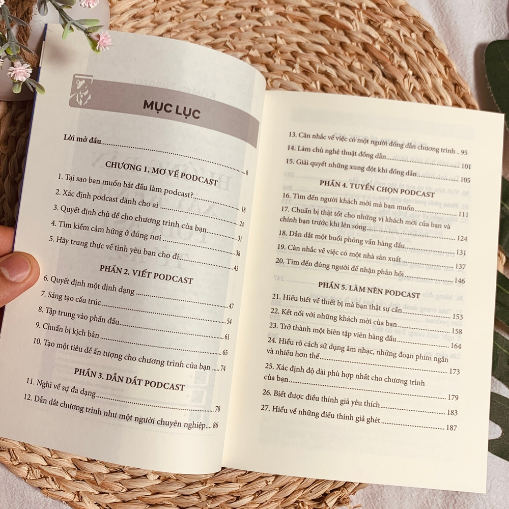 Sách Hướng Dẫn Xây Kênh Podcast Từ A - Z - Bizbooks