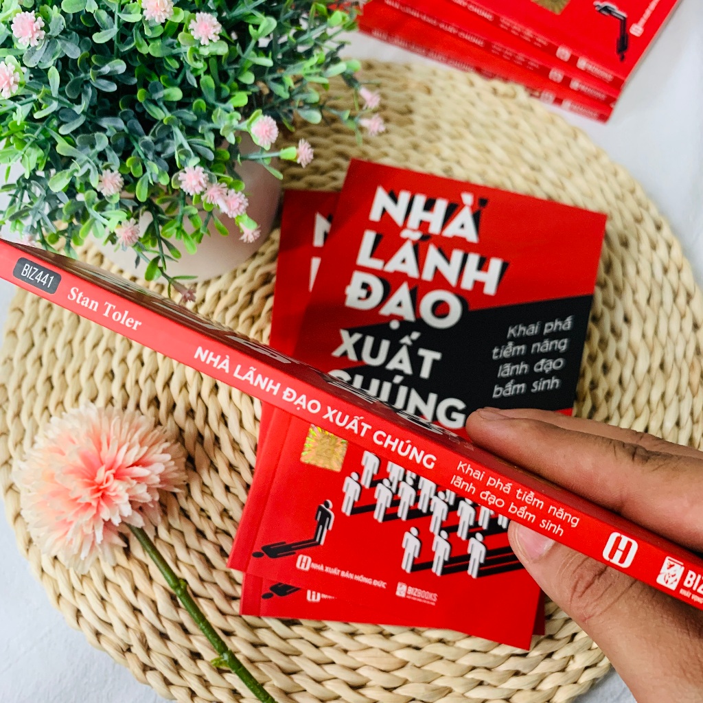 Sách Nhà Lãnh Đạo Xuất Chúng: Khai Phá Tiềm Năng Lãnh Đạo Bẩm Sinh - Bizbooks