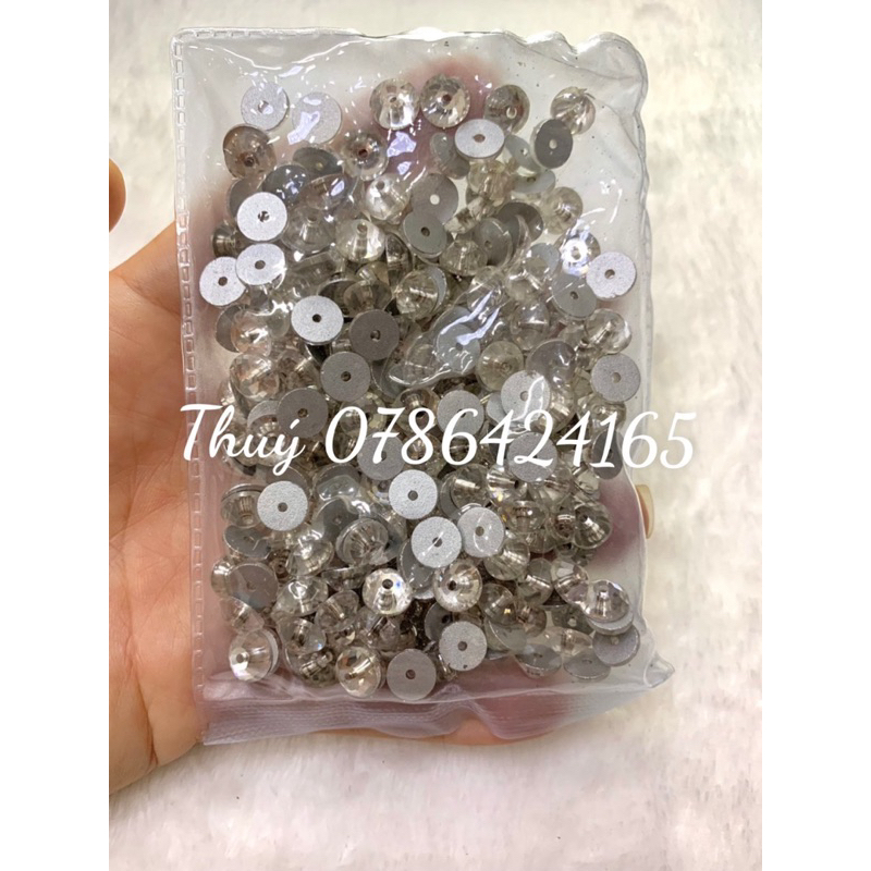 Hạt đá kết lỗ giữa