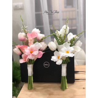 hoa cưới cầm tay cô dâu tulip nở loại cao cấp CEVERIA