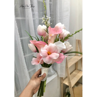 hoa cưới cầm tay cô dâu tulip nở loại cao cấp CEVERIA