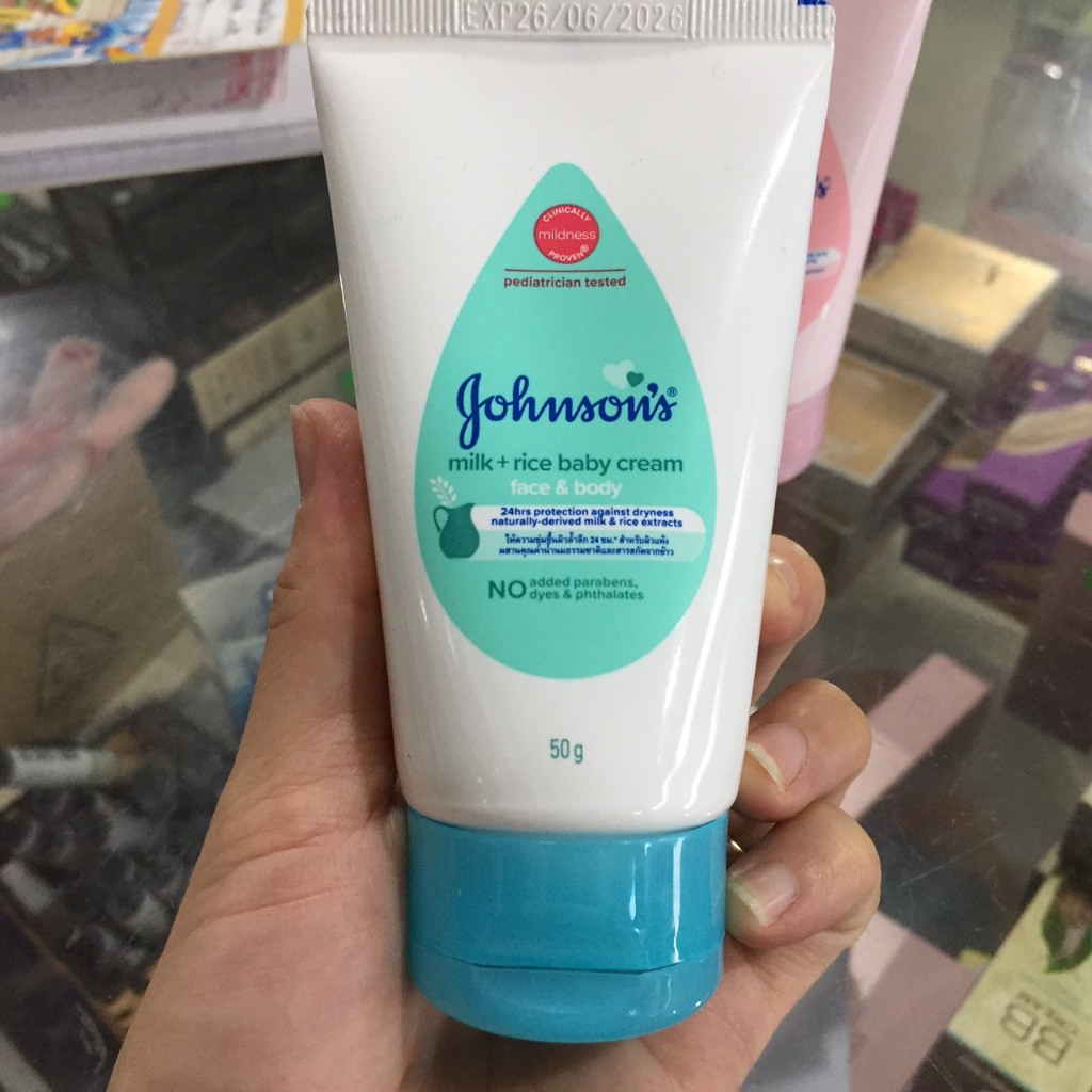 Kem dưỡng ẩm Johnson Baby Milk Cream 50g (mẫu mới dạng tuýp