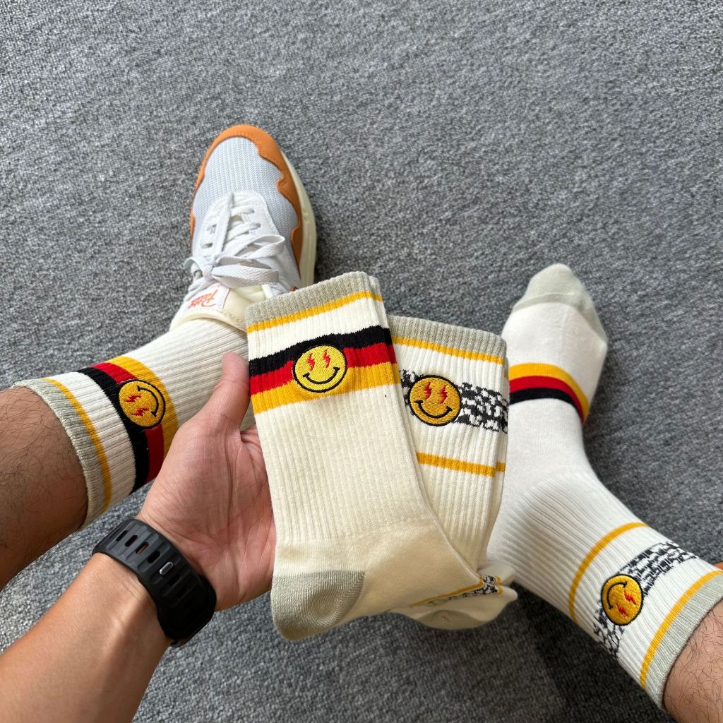 Vớ Tất thêu MẶT CƯỜI cổ cao Unisex phong cách thể thao và năng động.